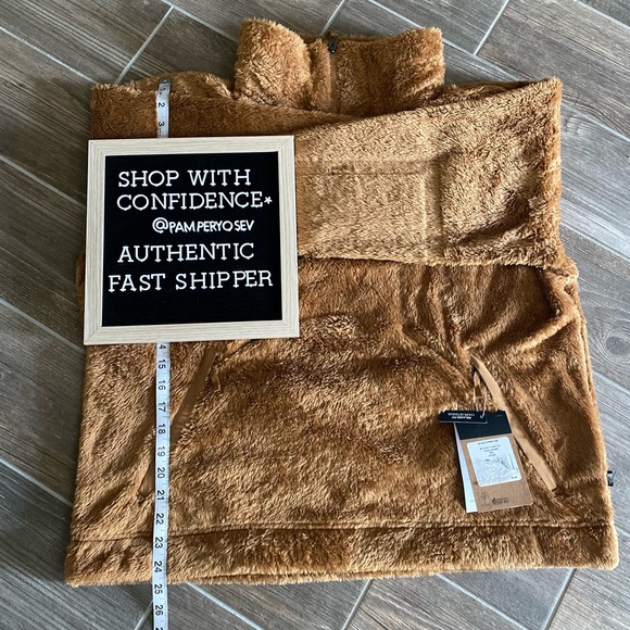 The North Face Plush Fleece Quarter Zip Pullover - Picture 6 of 12